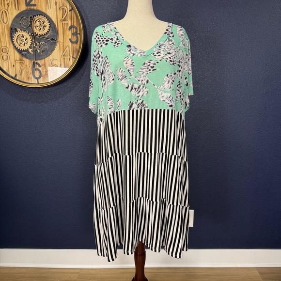 Glitzy Girlz Boutique Mint Print Black & White Striped V-Neck Tiered Dress 4X - Picture 1 of 6